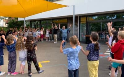 Es tönen die Lieder … – Frühlingssingen auf dem Schulhof